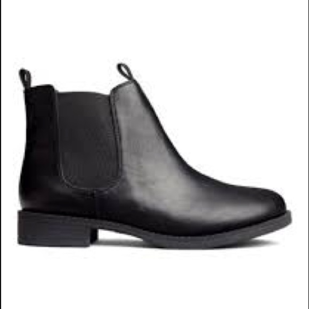 Short black leather booties